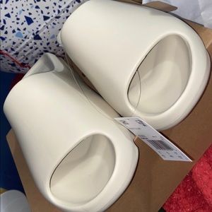 Brand New  authentic Yeezy Slides Men 8 women 10